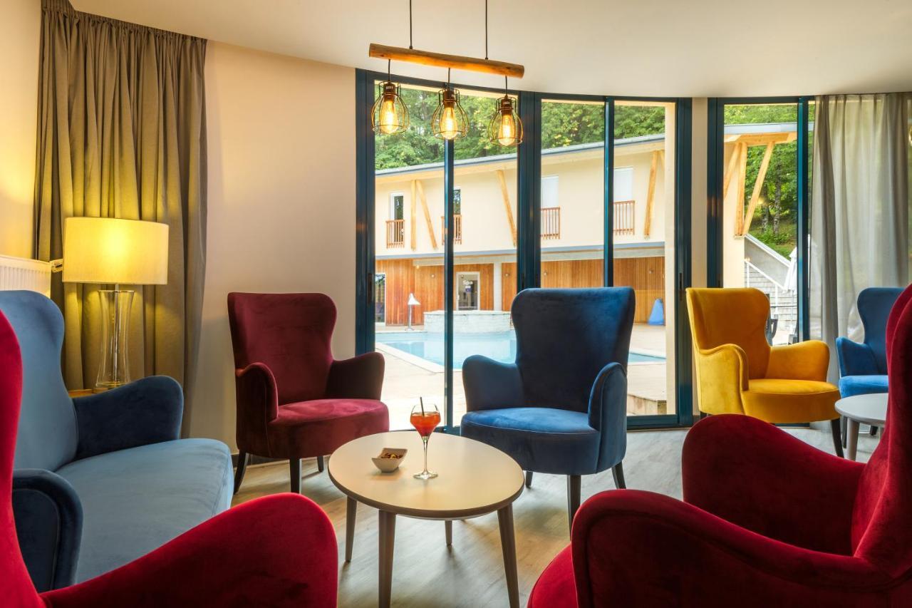 Logis Hotel Parenthese, Restaurant & Spa Chille Eksteriør billede