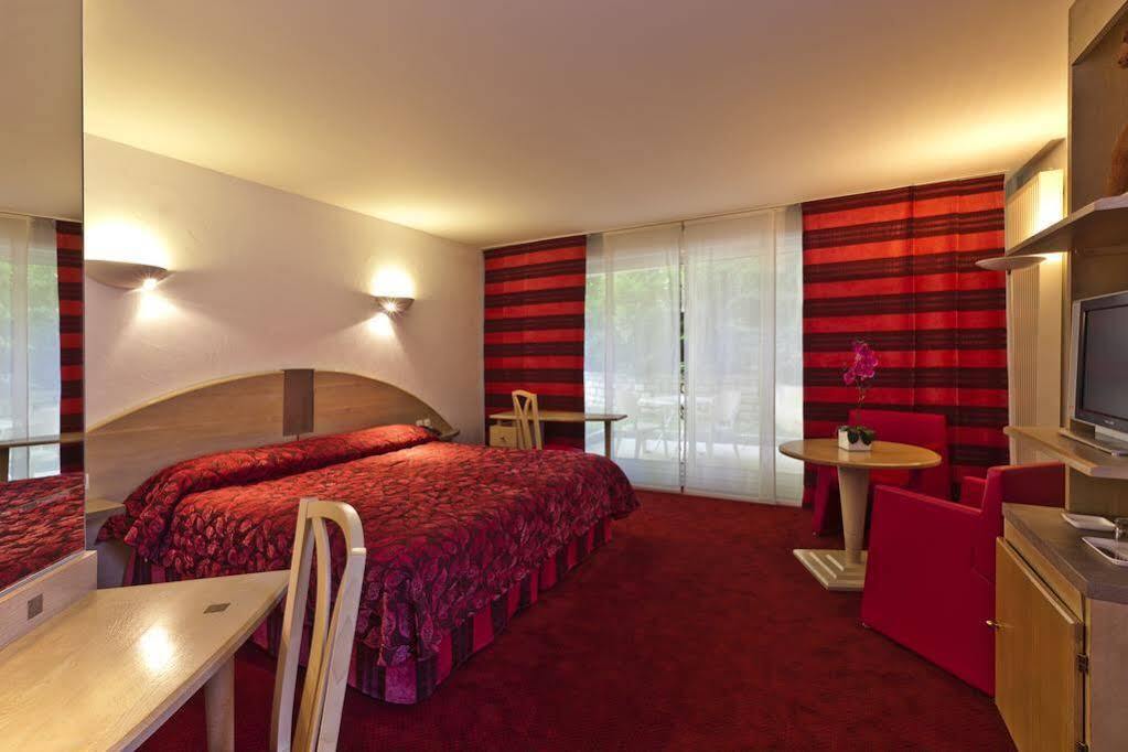 Logis Hotel Parenthese, Restaurant & Spa Chille Eksteriør billede